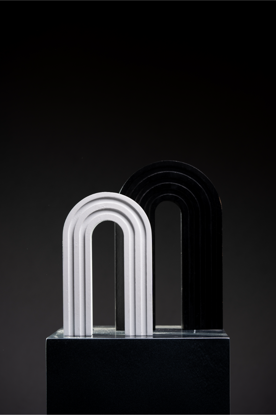 Sest de 2 esculturas Blanca y Negra