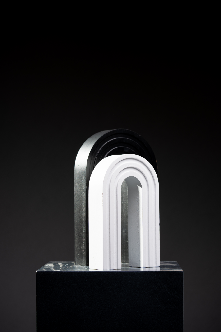 Sest de 2 esculturas Blanca y Negra