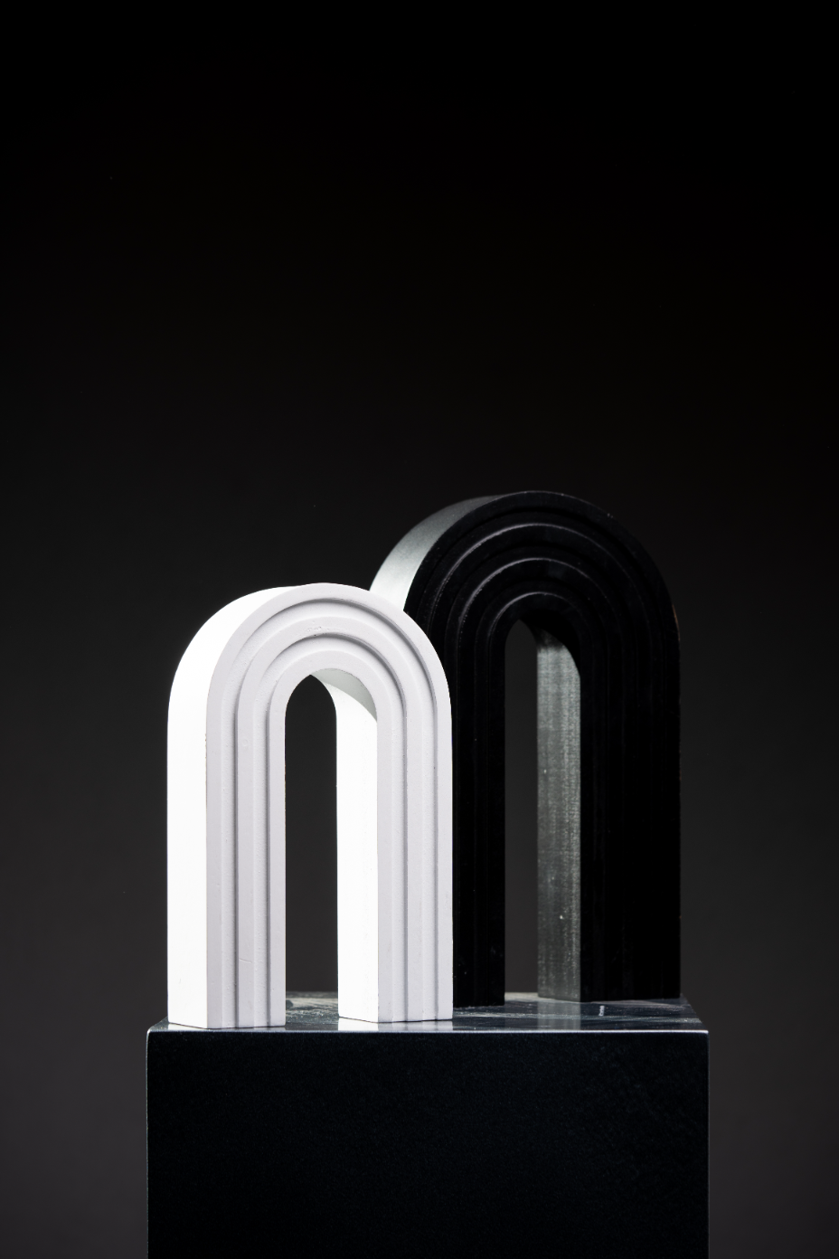 Sest de 2 esculturas Blanca y Negra