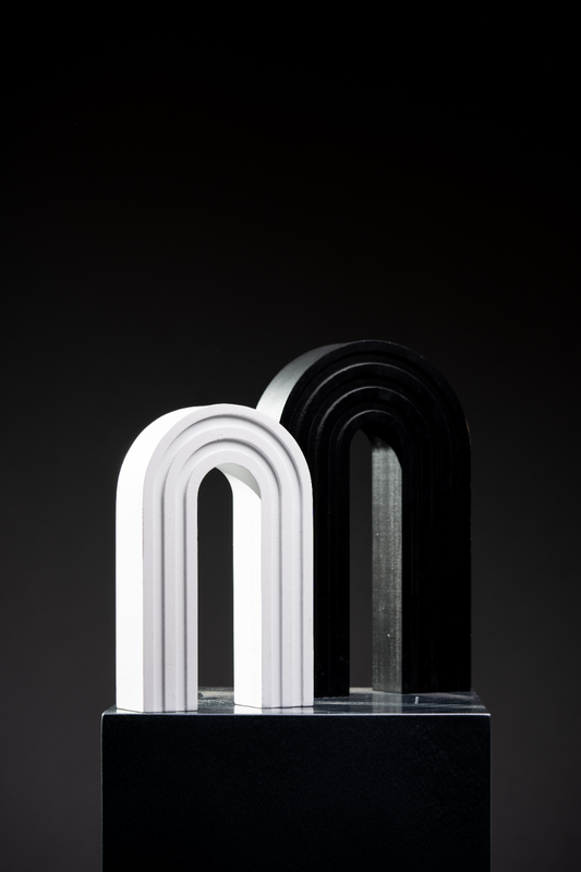 Sest de 2 esculturas Blanca y Negra